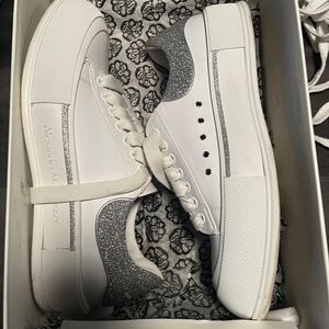 Alexander McQueen US11 italy/europe 44D White/Met